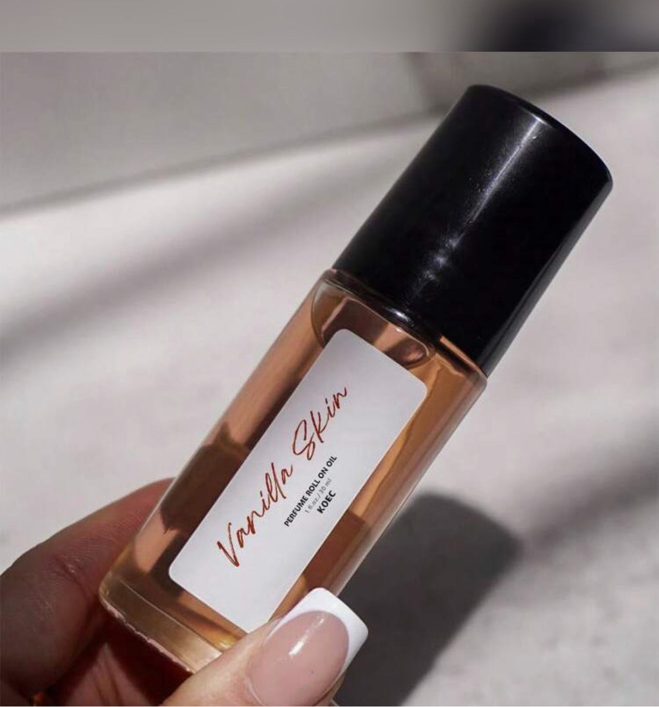 ROLL ON SKIN 
OIL PERFUME SO VERY VERY
VANILLA